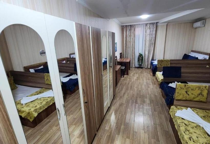 هاستل Ariva Center Econom