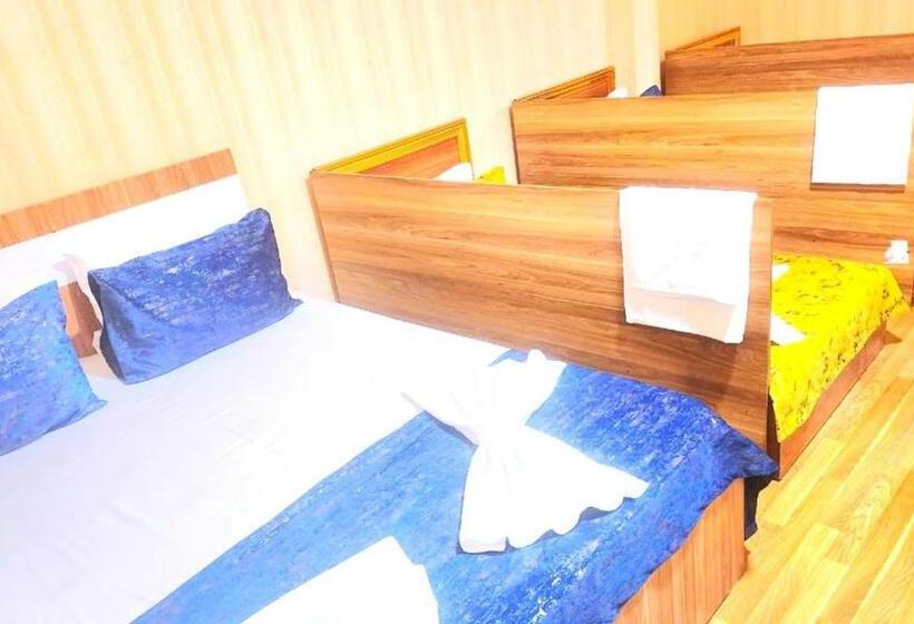 هاستل Ariva Center Econom