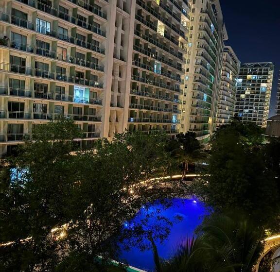 Happy Staycation In Azure Urban Resort Spacious Family Room Near Sm Bicutan And Manila Airport