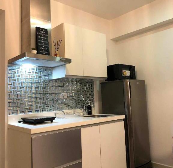 Happy Staycation In Azure Urban Resort Spacious Family Room Near Sm Bicutan And Manila Airport