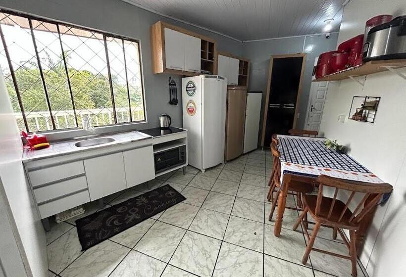 민박 Quarto 6 No Centro De Itajaí, Ar+smarttv