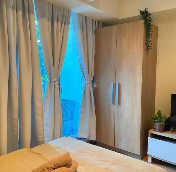 Happy Staycation In Azure Urban Resort Spacious Family Room Near Sm Bicutan And Manila Airport