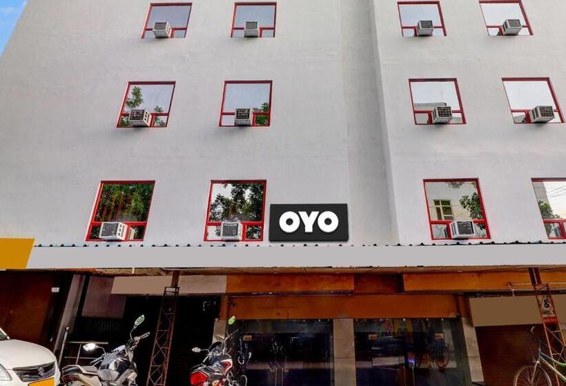 Collection O Hotel Colossal Inn