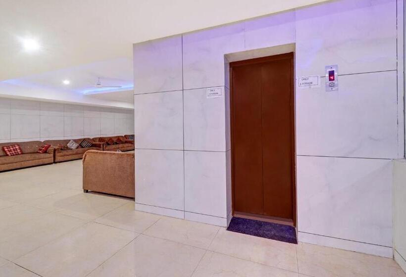 Collection O Hotel Colossal Inn