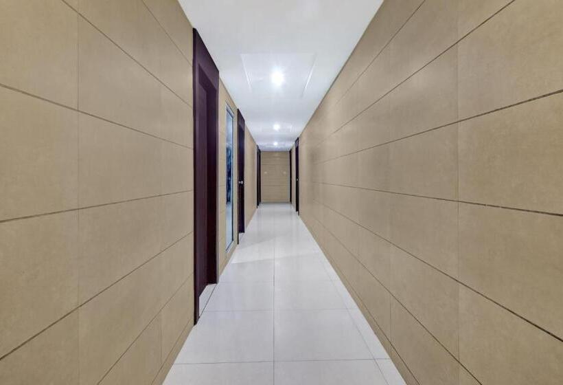 Collection O Hotel Colossal Inn