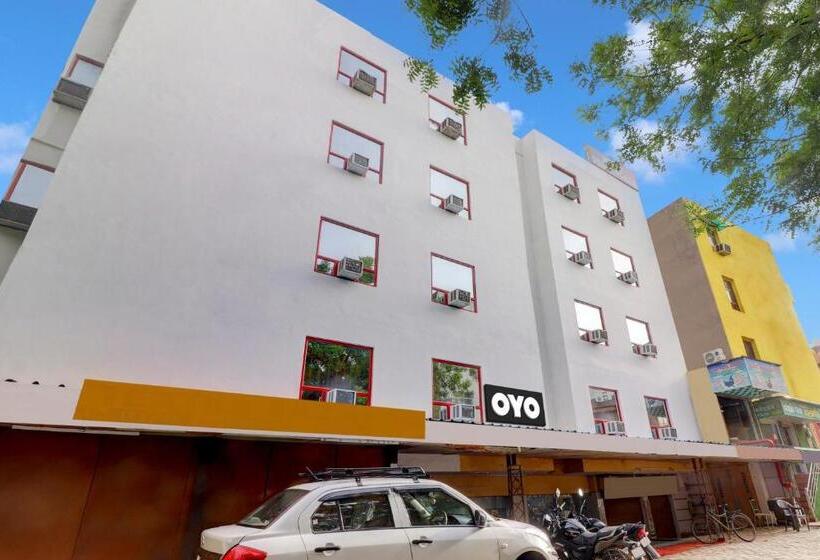 Collection O Hotel Colossal Inn