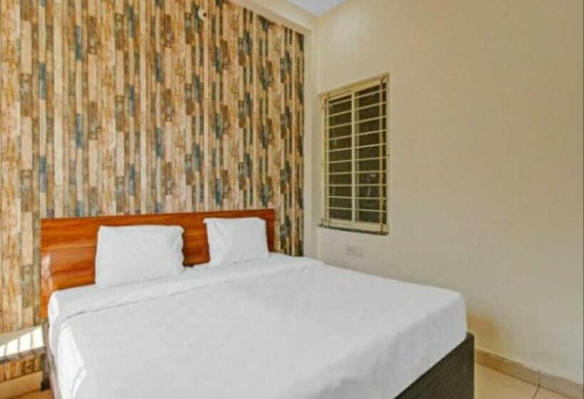 Collection O Hotel The Earth