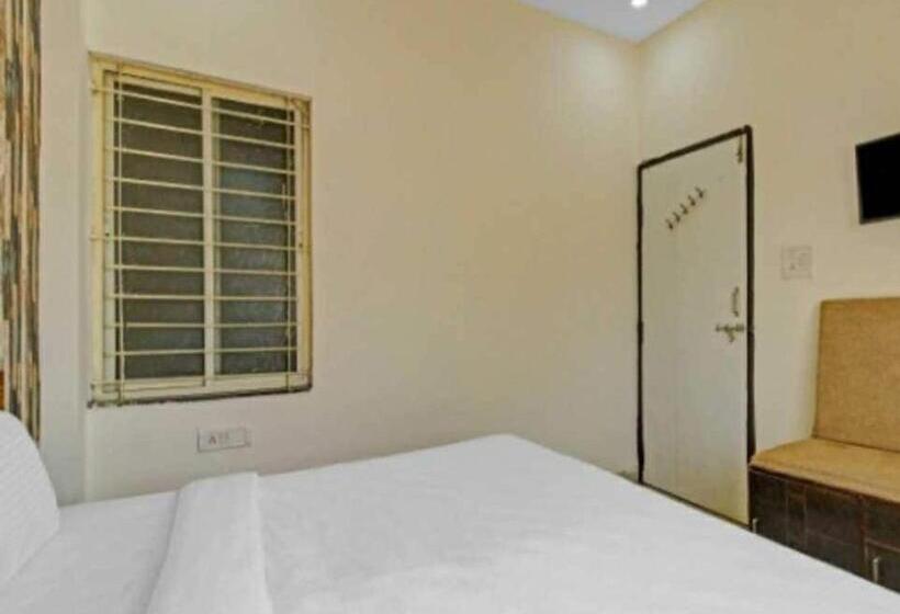 Collection O Hotel The Earth