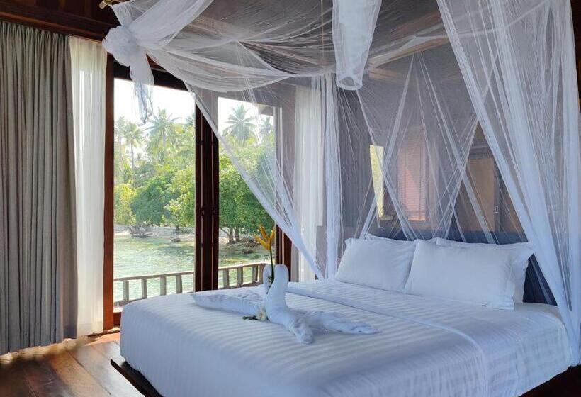 Full Moon Island Resort