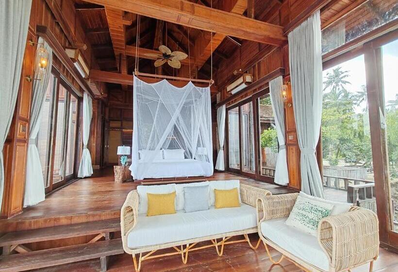 Full Moon Island Resort