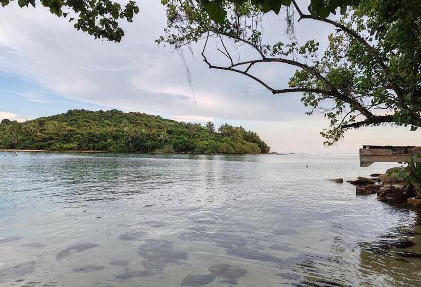 Full Moon Island Resort