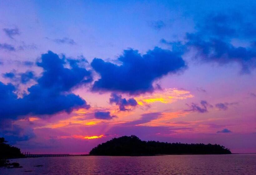 Full Moon Island Resort