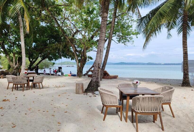 Full Moon Island Resort