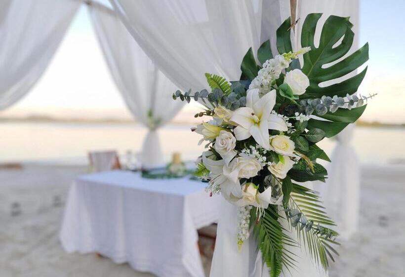 Full Moon Island Resort