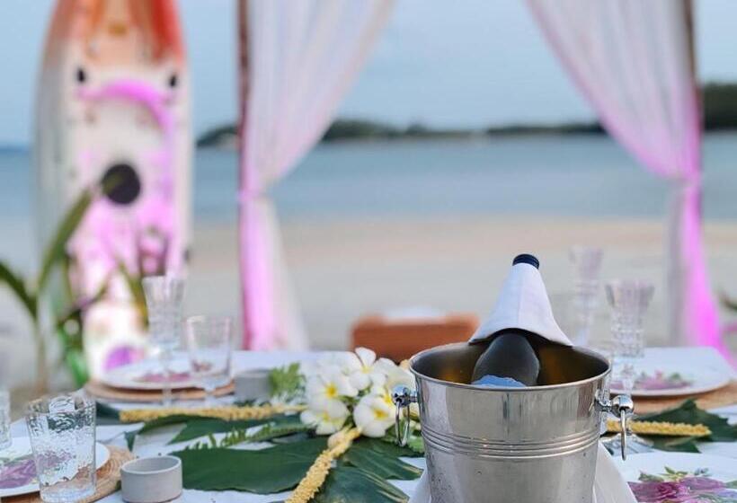 Full Moon Island Resort