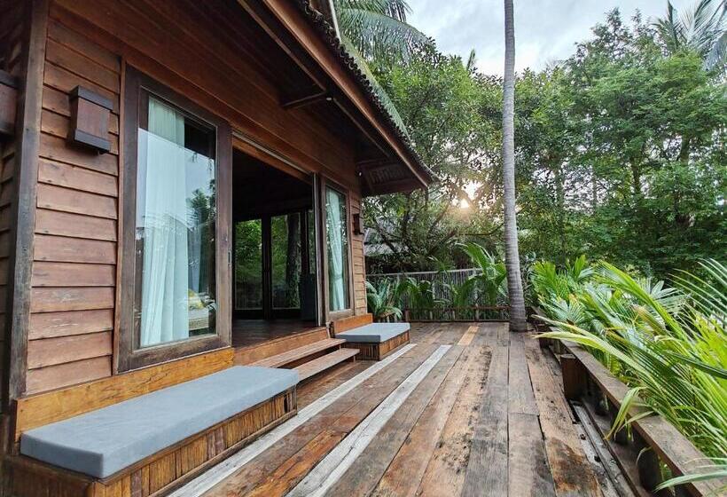 Full Moon Island Resort