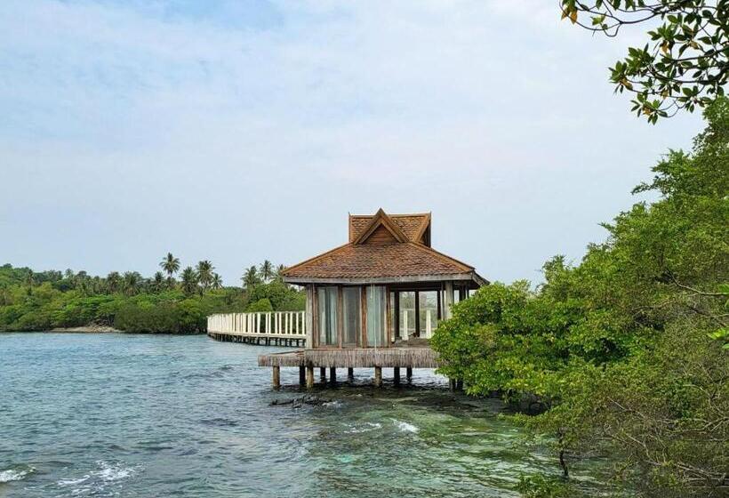 Full Moon Island Resort