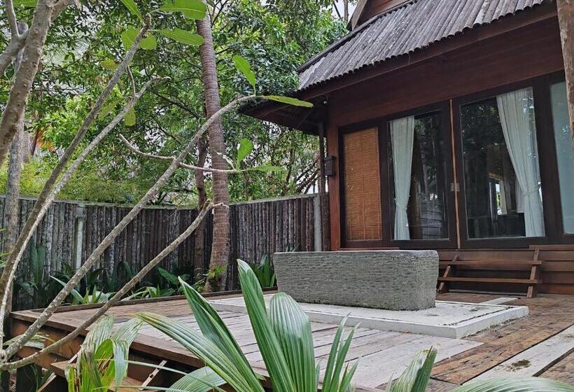 Full Moon Island Resort