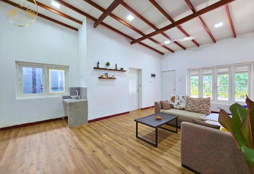 Galle Face Terrace Hostel By Tourlux