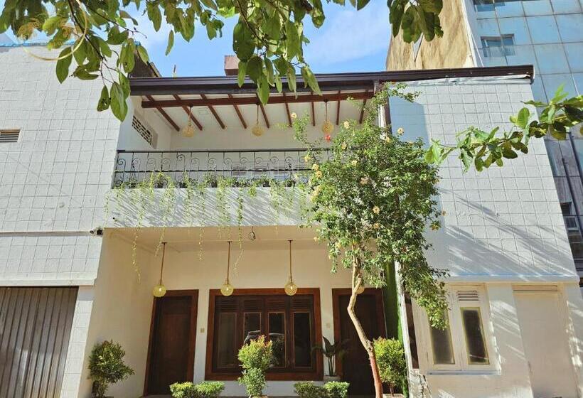 Galle Face Terrace Hostel By Tourlux