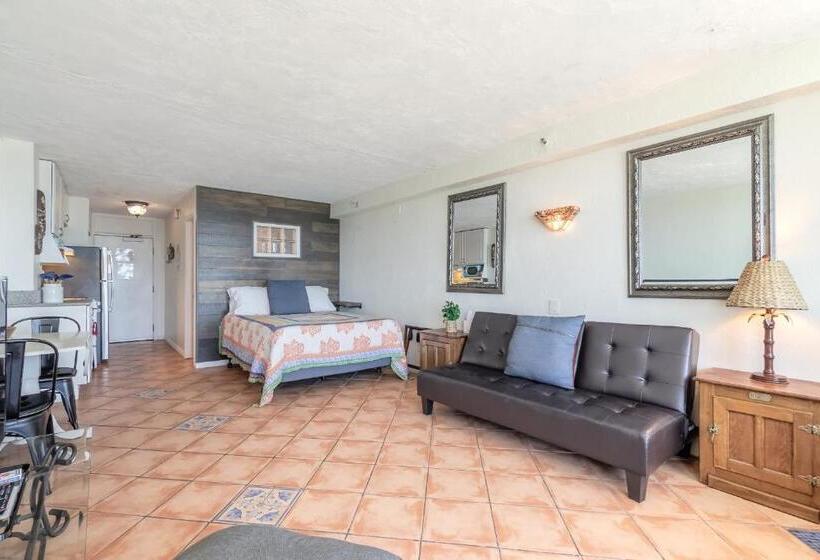 Hbr Direct Oceanfront Condo, Daytona Beach, Sleeps 4