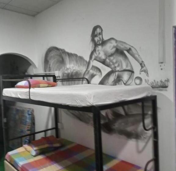 Hostel Taru Surf Camp And Restaurant