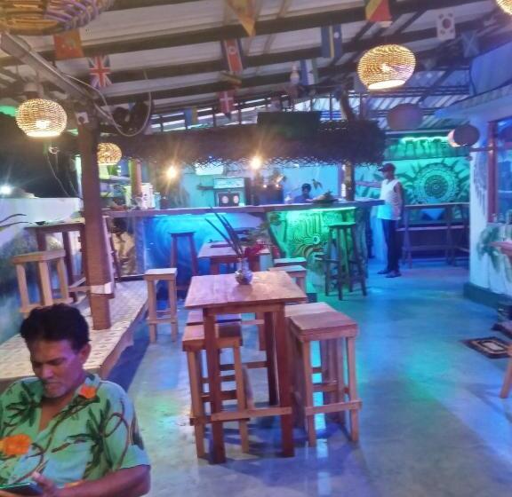 Hostel Taru Surf Camp And Restaurant