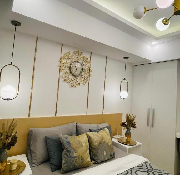 هتل Azure North Staycation