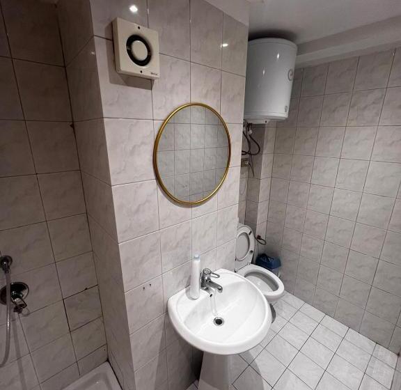 酒店 Budget Retreat Tirana & Studios