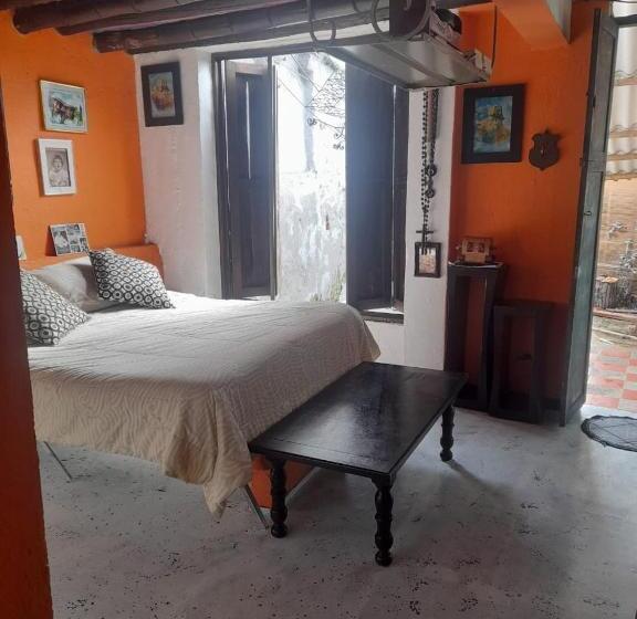 فندق Casona Museo Alcantús