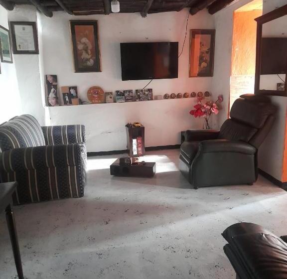 فندق Casona Museo Alcantús