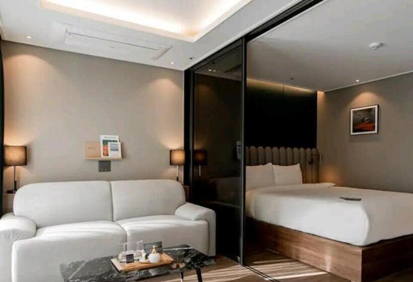 בית מלון כפרי Bona Travel Haeundae