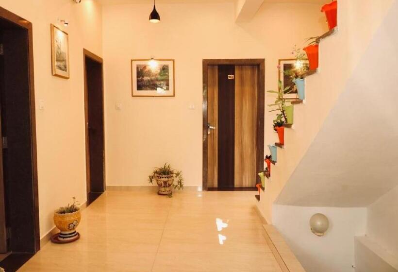 Отель Hill Side Cottage,mount Abu