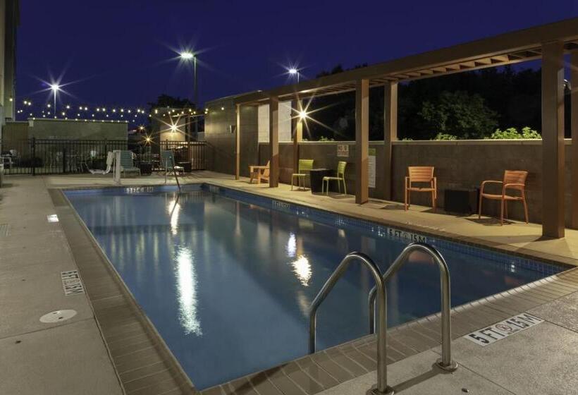 فندق Home2 Suites