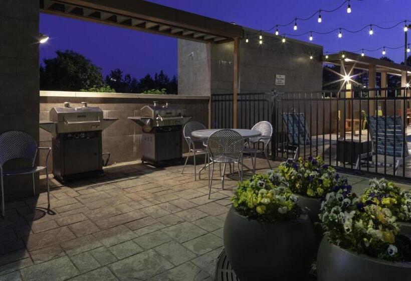 فندق Home2 Suites