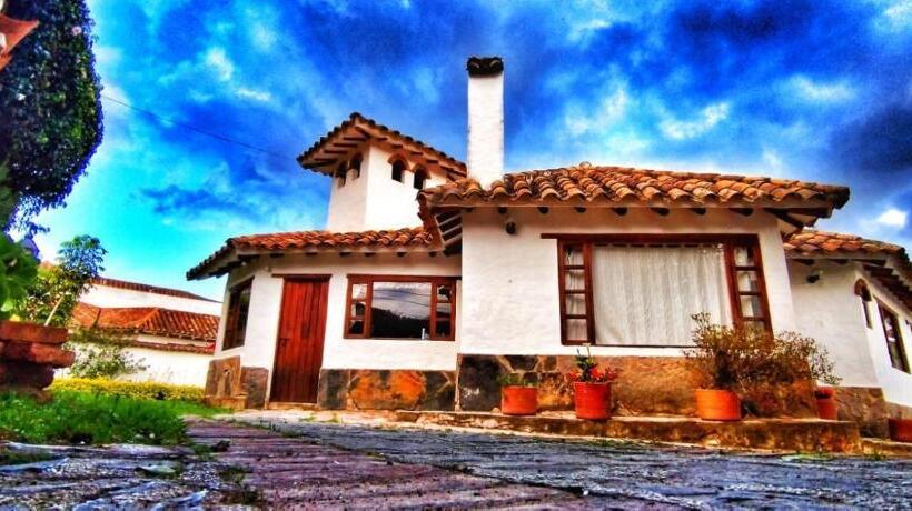 בית מלון כפרי Karibu Hostel Pub