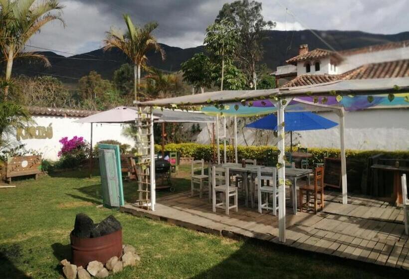 בית מלון כפרי Karibu Hostel Pub