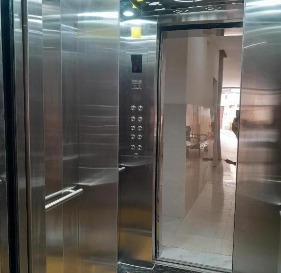 هتل Việt úc, H17 Phan Huy Chú, Phường 2