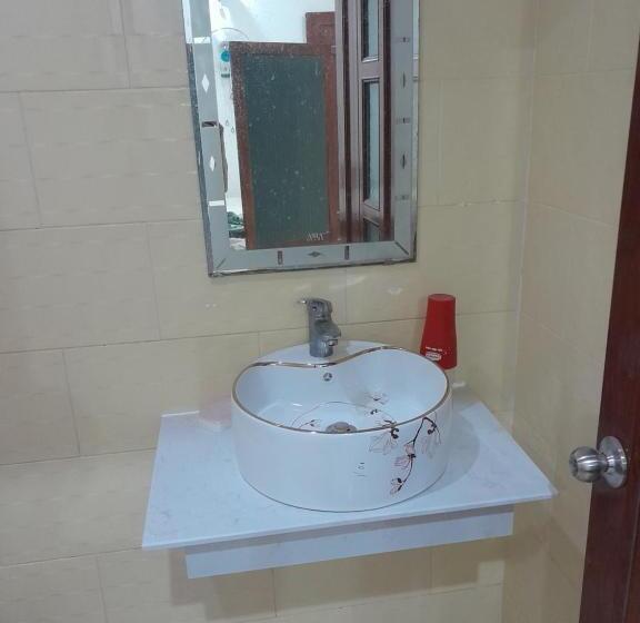 هتل Việt úc, H17 Phan Huy Chú, Phường 2