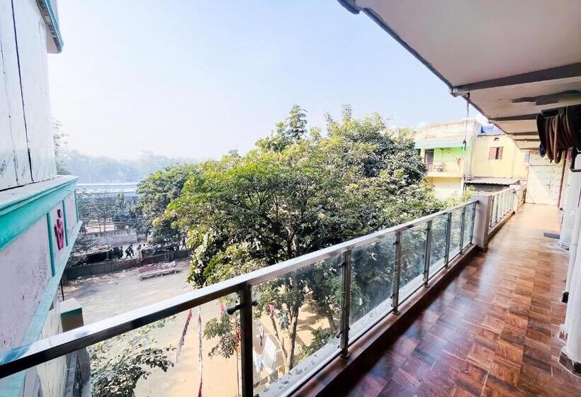 Отель Luxe Getaways Classic  Nizammuddin Railway Station