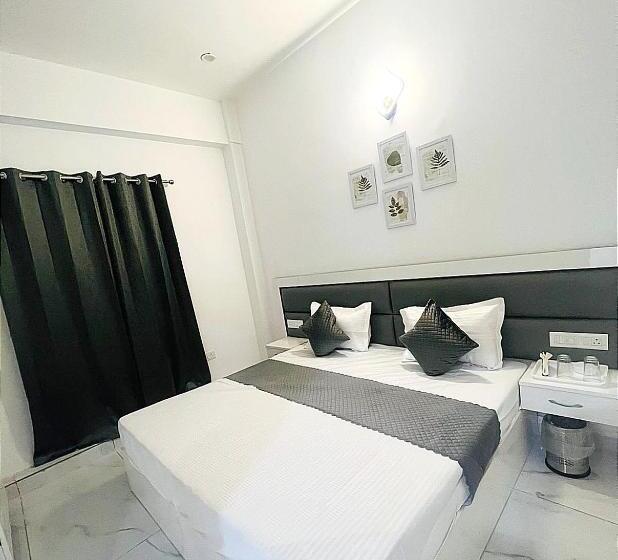 ホテル Luxury Stays White House    By Sky Group    Special Studio Rooms For Families, Couples & Corporate