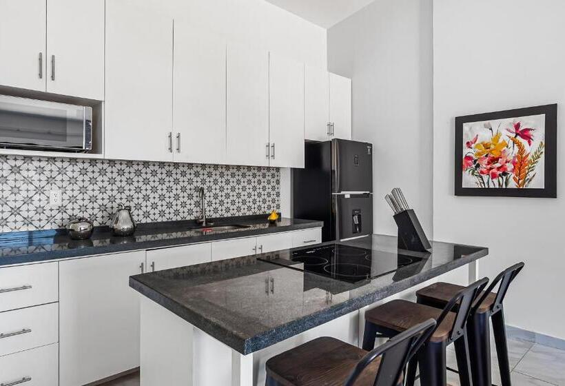 Отель Morgan Residences 607a