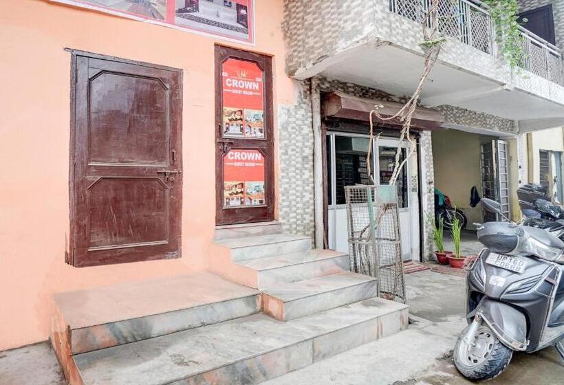 בית מלון כפרי Oyo Crown Guest House