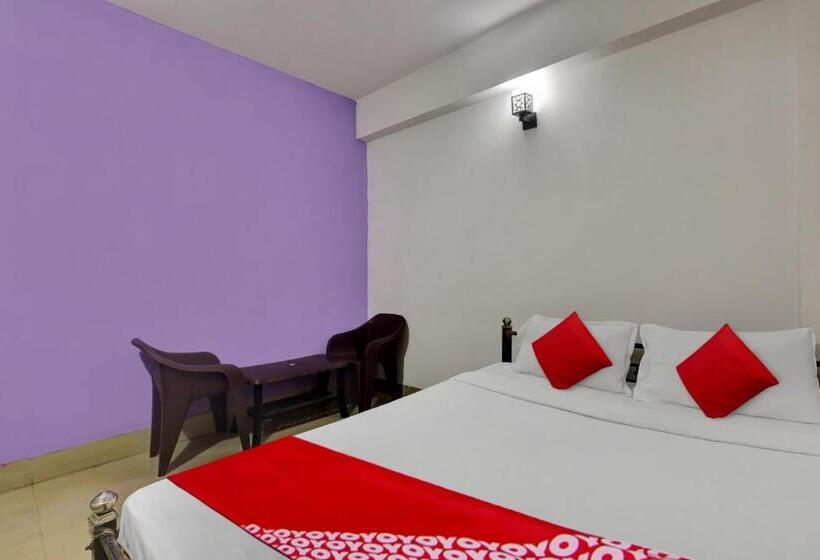 בית מלון כפרי Oyo Flagship Happy Inn