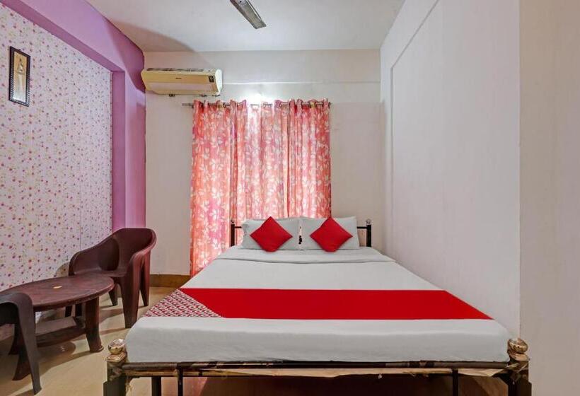 בית מלון כפרי Oyo Flagship Happy Inn