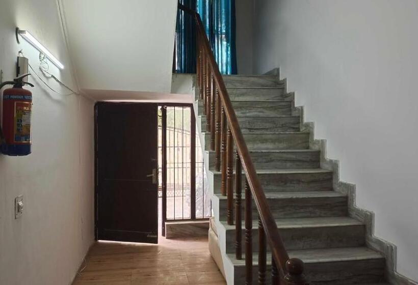 Отель Oyo Kalinka Kingdom