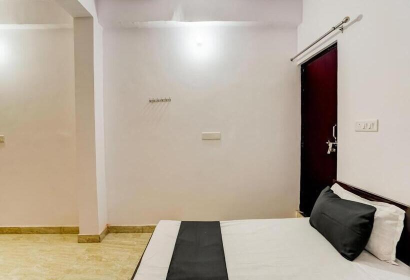 Hotel Oyo Varusiya Guest House