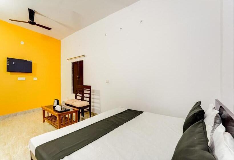 Hotel Oyo Varusiya Guest House