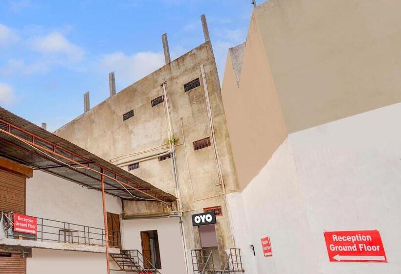 Hotel Oyo Varusiya Guest House