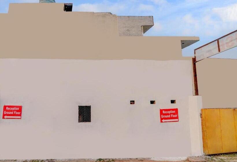 Hotel Oyo Varusiya Guest House